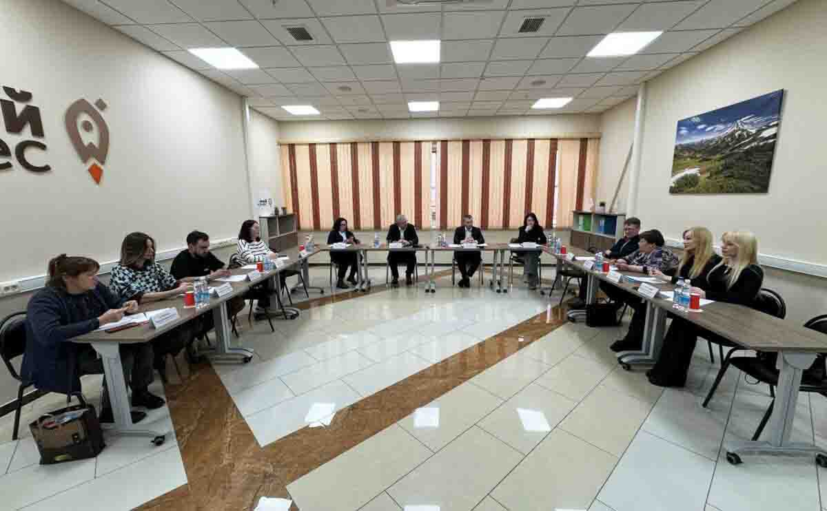 Микропредприятия Петропавловска освободят от арендной платы за январь Речь идёт о тех кто занимает муниципальные помещения и был лишён доступа из за снега Микробизнесу арендующему помещения у Дирекции по эксплуатации зданий компенсируют потери понесённые из за снежной блокады их освободят от арендной платы за январь Такое решение было принято после встречи губернатора Владимира Солодова с предпринимателями передаёт ИА Камчатское время Подробности по ссылке kamtime ru article 0d1f082b 0797 4c20 81f1 bdd599d0f7fd Наш канал в МАХ