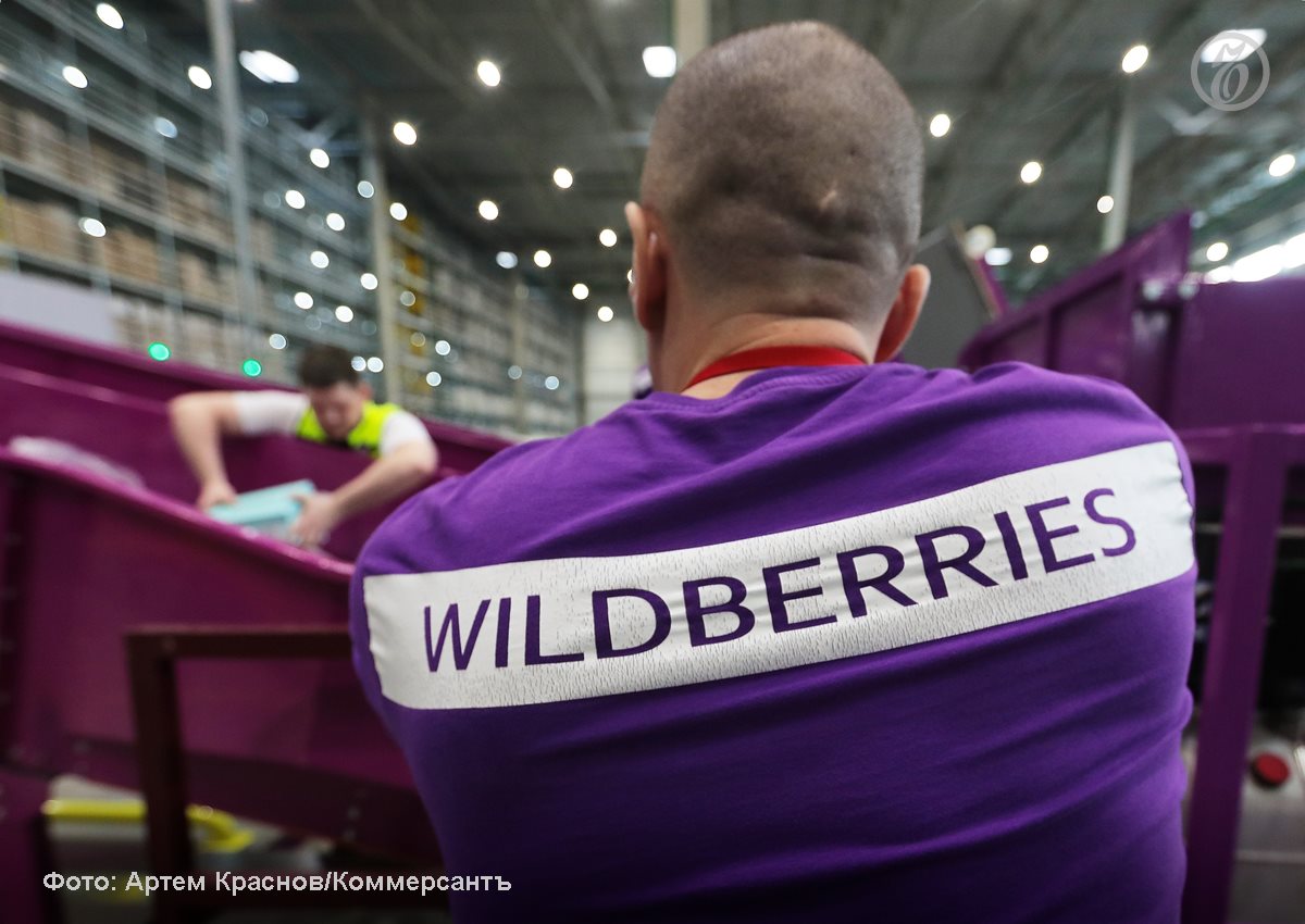 Wildberries планирует запустить до конца года собственный книжный сервис Маркетплейс Wildberries планирует запустить книжный сервис за пределами основного сайта, сообщают «Ведомости» со ссылкой на источники. Это случится до конца года, на текущий момент ведется тестирование. По данным издания, сейчас Wildberries ведет переговоры с издательствами о покупке цифровых прав на литературу, сервис станет конкурентом платформ «Литрес» и «Яндекс Книги». Покупатели смогут воспользоваться как подпиской, так и возможностью купить книгу отдельно. Представители владельца маркетплейса РВБ подчеркивают, что говорить о планах запуска сервиса преждевременно, на текущий момент в Wildberries изучают потенциал новых направлений бизнеса. Участники рынка считают, что все будет зависеть от формата. Если Wildberries предложит еще одну вкладку в каталоге на сайте без удобного приложения и алгоритмов рекомендации, то сервис останется нишевым.