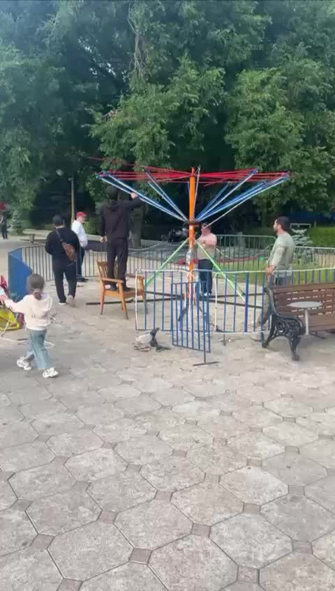 В Махачкале продолжается демонтаж незаконных торговых объектов в парках