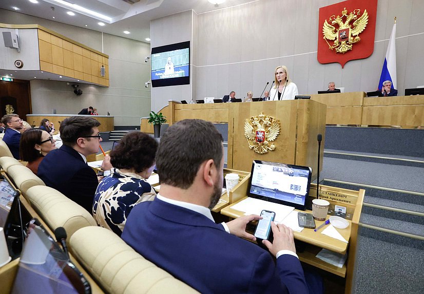 Приоритеты демографической политики обсудят на «правительственном часе» в Госдуме РФ Особое внимание будет уделено обеспечению доступности жилья для молодых семей и реализации национального проекта «Семья», стартовавшего в 2025 году. Целью нацпроекта является увеличение числа семей с детьми, в том числе многодетных, и укрепление традиционных семейных ценностей. К обсуждению по видеосвязи приглашена председатель Законодательной думы Томской области Оксана Козловская. Будет прямая трансляция заседания. Сайт Тг Вк Ок