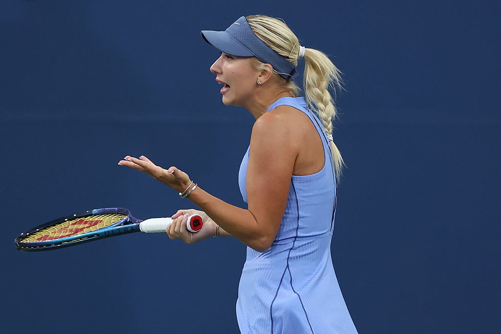 Тарпищев объяснил смену гражданства Потаповой чисто бытовыми вещами Президент Федерации тенниса России Шамиль Тарпищев заявил Чемпионату что восьмая ракетка страны Анастасия Потапова решила сменить спортивное гражданство на австрийское ради комфорта и шанса попасть на Олимпиаду 24 летняя Потапова в четверг сообщила что с 2026 года будет выступать за Австрию Она жила в Австрии два года Я могу только предполагать что она хочет участвовать в Олимпийских играх В нашу команду она не попадает по рейтингу Она жаловалась все время что проблема с визами Это нарушает ритм Чисто бытовые вещи сказал Тарпищев Глава ФТР отметил что спортсмены меняют не родину а спортивное гражданство а другие страны часто берут наши резервы когда набирают состав на Олимпиаду Getty Images Подписаться на РБК Спорт