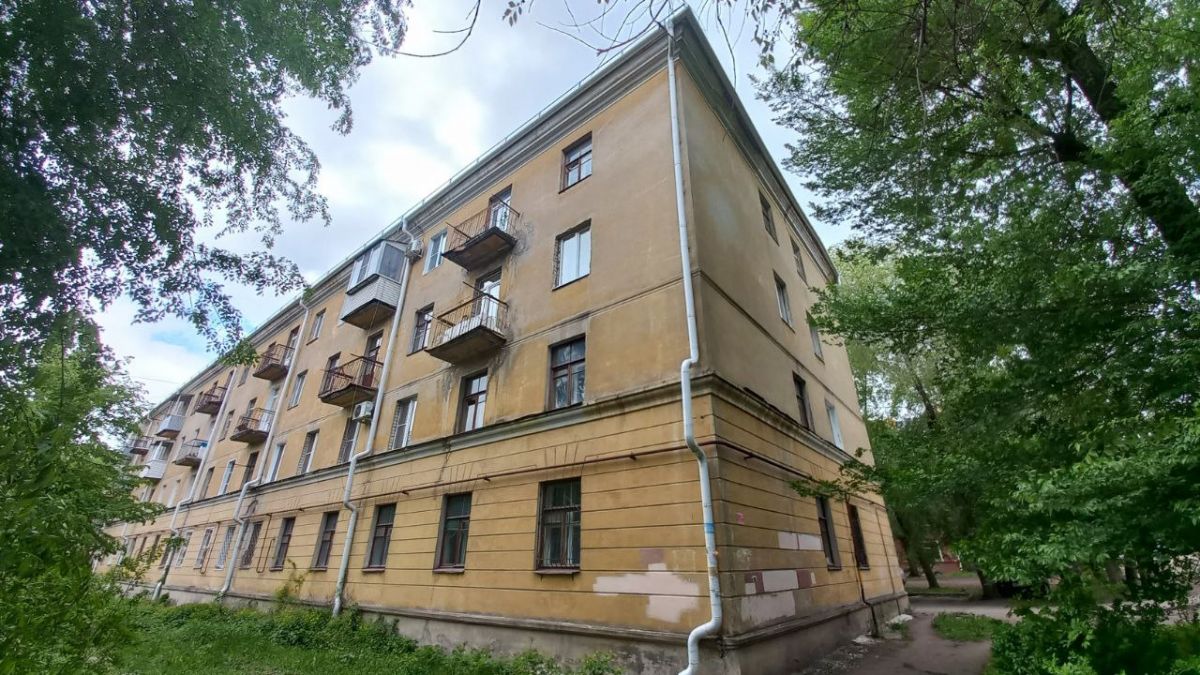 Жители Воронежа поделились кадрами дома на улице Депутатской, в которой трое скончались от отравления газом Кадрами дома №14 на улице Депутатской поделились с «ВН» местные жители с помощью сервиса «Дежурный по новостям». Воронежцы показали, как выглядит четырехэтажное многоквартирное здание после утечки газа. Отдельно горожане показали и кадры трубы после утечки. ↗ Прислать новость Подписаться