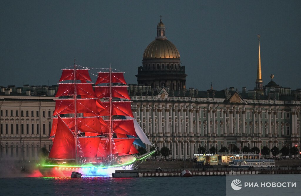 Россиян спросили про самые романтичные места для путешествия по стране вдвоем вот что в топе Лидируют белые ночи и разводные мосты Петербурга На втором месте Крым Следом расположились Сочи Черноморское побержье и Алтай Замкнули топ Байкал и Карелия Подписаться на РИА Новости