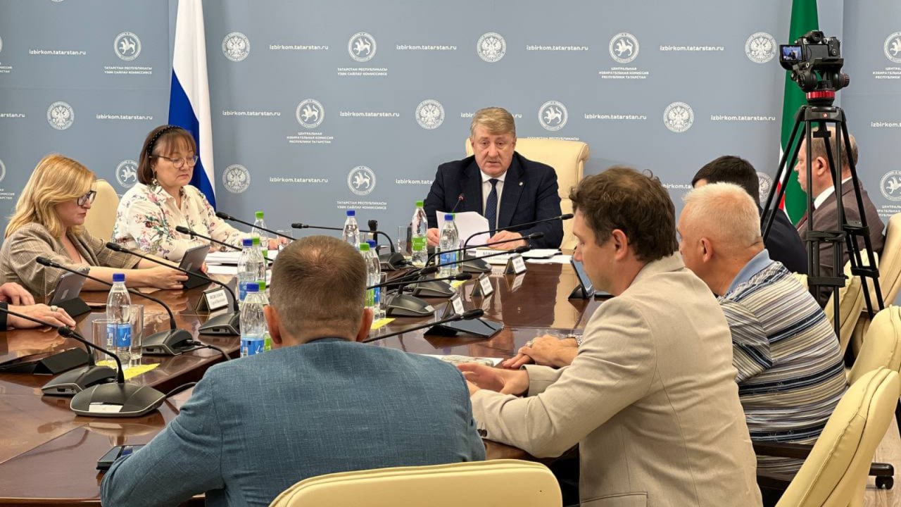 ЦИК Татарстана зарегистрировала еще двух кандидатов  Центральная избирательная комиссия Татарстана сообщила, что на выборы раиса были зарегистрированы кандидаты от партии ЛДПР Руслан Юсупов и КПРФ Хафиз Миргалимов.   На данный момент на выборы раиса Татарстана зарегистрированы: действующий раис Татарстана Рустам Минниханов от партии «Единая Россия» и Виталий Смирнов от «Российской партии пенсионеров за социальную справедливость».  Выборы раиса Татарстана пройдут 14 сентября 2025 года. Причем пройдут они в однодневном формате.   Обратная связь  Подписаться