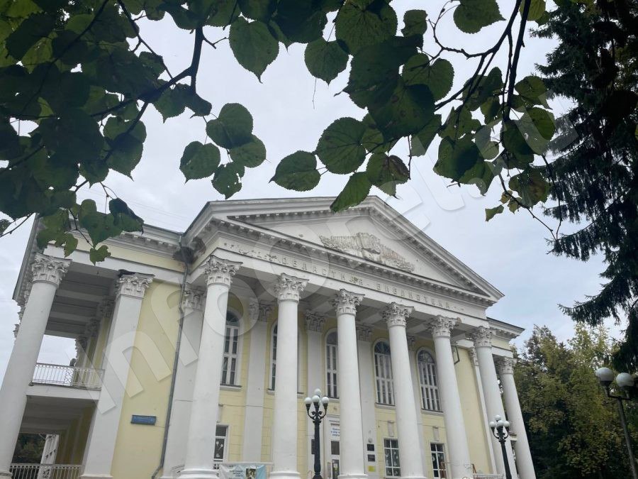 Живи и пой моя строка выставка в Бунинке в честь Есенина По 31 октября в читальном зале Орловской областной библиотеки имени И А Бунина работает выставка литературы посвящённая поэтическому наследию Сергея Александровича Есенина www infoorel ru news zhivi i poy moya stroka vystavka v buninke v chest esenina html