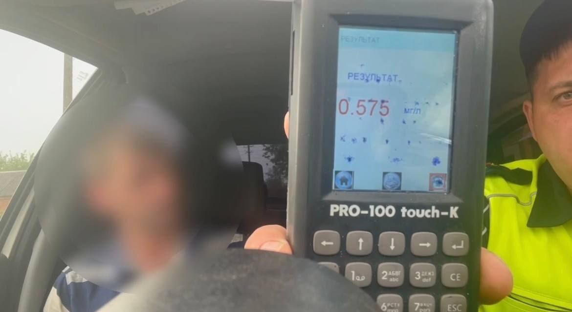 Краснодарский край занял первое место в России по количеству ДТП с участием водителей в состоянии алкогольного опьянения Об этом сообщает ТАСС со ссылкой на проанализированные материалы Госавтоинспекции Согласно статистике с января по ноябрь в регионе произошло 414 таких аварий В тройку антирейтинга также вошли Нижегородская область и Красноярский край Меньше всего инцидентов зафиксировано на федеральной территории Сириус и в Ненецком автономном округе по три случая Всего по России за указанный период зарегистрировано 9902 ДТП с пьяными водителями что на 8 меньше чем за аналогичный период 2024 года gibdd123region Радио 104FМ Новая Россия Мы в МАХ