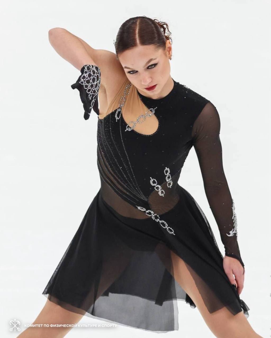 Петербургские фигуристы лучшие на Кубке Сильнейших в Минске Наши спортсмены завоевали множество наград на международных стартах Матвей Ветлугин золото в мужском одиночном катании Ксения Гущина золото среди женщин Кира Гудаева золото среди юниорок Артур Даниелян бронза среди мужчин пара Диана Арнет и Ярослав Черняев бронза в танцах на льду Среди юниоров весь пьедестал заняли петербуржцы Александр Семков Илья Неретини и Макар Николаев Виртуозы льда