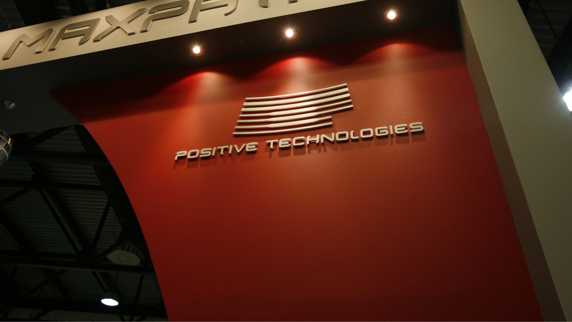 Positive Technologies #POSI Positive Technologies отчиталась за 3 месяца 2025 года по МСФО Убыток Positive Technologies по МСФО за 3 месяца 2025 года составил ₽2,77 млрд, увеличившись на 85,9% по сравнению с ₽1,49 млрд в предыдущем году. Выручка выросла на 7,3% до ₽2,34 млрд против ₽2,18 млрд годом ранее. Источник: group.ptsecurity.com