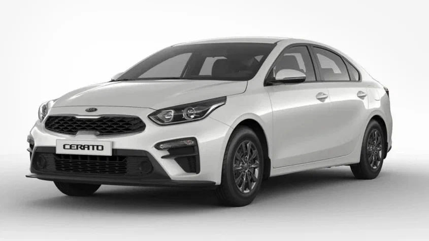 В продаже появились новые Kia Cerato российской сборки На Авто.ру опубликованы объявления о продаже седанов Kia Cerato. Годом выпуска указан 2025-й, при этом к ним приложены фото машин IV поколения, но в дорестайлинговом варианте — такие Cerato покинули российский рынок несколько лет назад. Согласно имеющимся в распоряжении Журнала Авто.ру выпискам из эПТС, автомобили собраны в Калининграде. Просят за них 2 879 000–3 099 000 рублей. Документы на машины оформлены расположенной в Калининграде фирмой «Эллада Интертрейд», она же указана в качестве изготовителя. Эта компания входит в структуры «Автотора» и выступала официальным сборщиком автомобилей Kia в РФ. Также о российском происхождении свидетельствуют VIN-номера. По одной из версий, седаны с необычным прошлым дособраны в Калининграде из оставшихся машинокомплектов. «Живых» фотографий Cerato продавец не публикует.