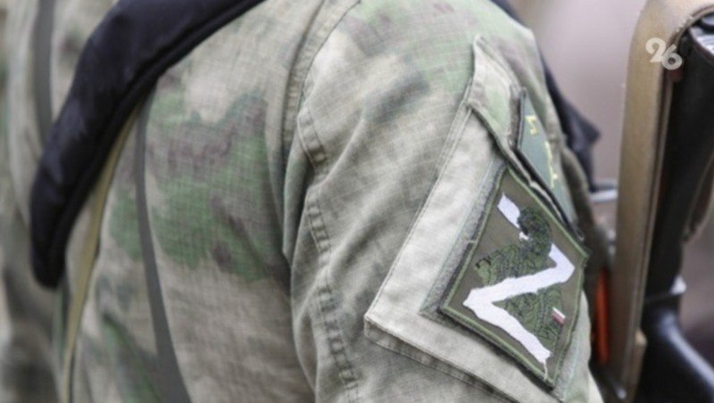 Губернатор поручил разобраться с выплатами контрактнику СВО Жена военнослужащего пожаловалась на прямую линию главы края. По словам девушки, в ноябре 2024 года её муж подписал контракт с минобороны и отправился на СВО, но так и не получил обещанную региональную выплату. Владимир Владимиров поручил разобраться в этой ситуации.