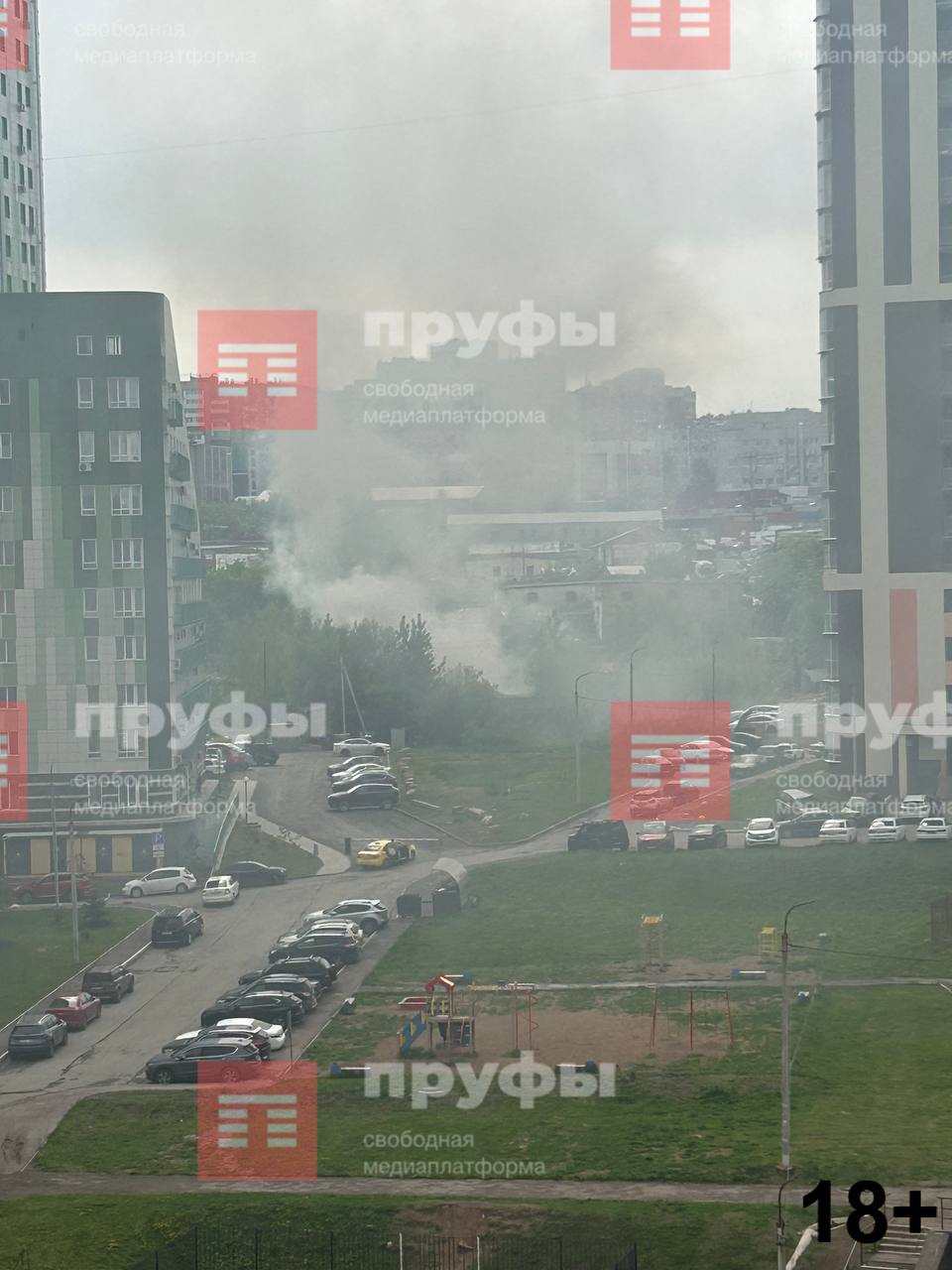 Нам пишут Автор: В районе Гурьевского рынка замечен дым, горит что-то. UPD: Как сообщили в пресс-службе МЧС по РБ, рядом с рынком горит гараж. К счастью, никто не пострадал. Возгорание уже локализовано. Обратная связь Подписаться