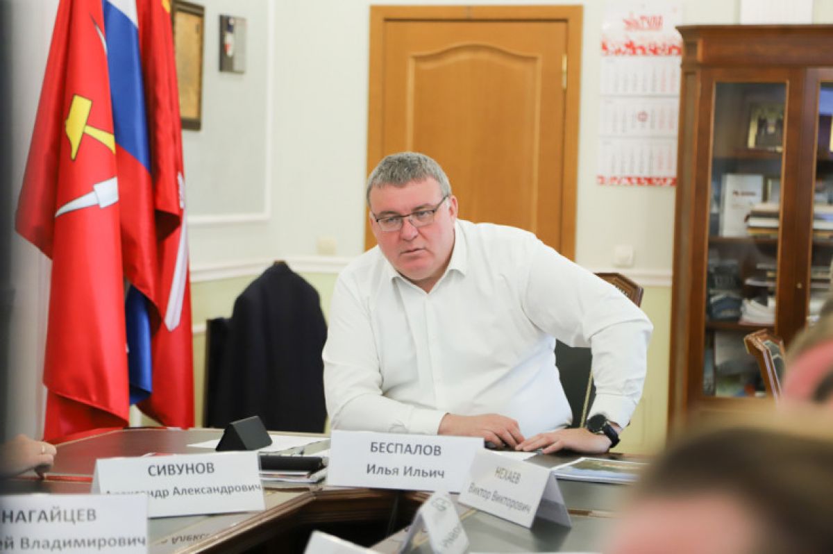 Беспалов Сквер на пересечении Оборонной и Староникитской должен стать визитной карточкой Тулы символом ее доблести   newstula ru fn 1725555 html Илья Беспалов провел рабочее совещание по вопросу благоустройства сквера расположенного на пересечении ул Оборонной и Староникитской В нем приняли участие заместители главы администрации представители профильных управлений и архитектурного бюро   Прислать новость Подписаться