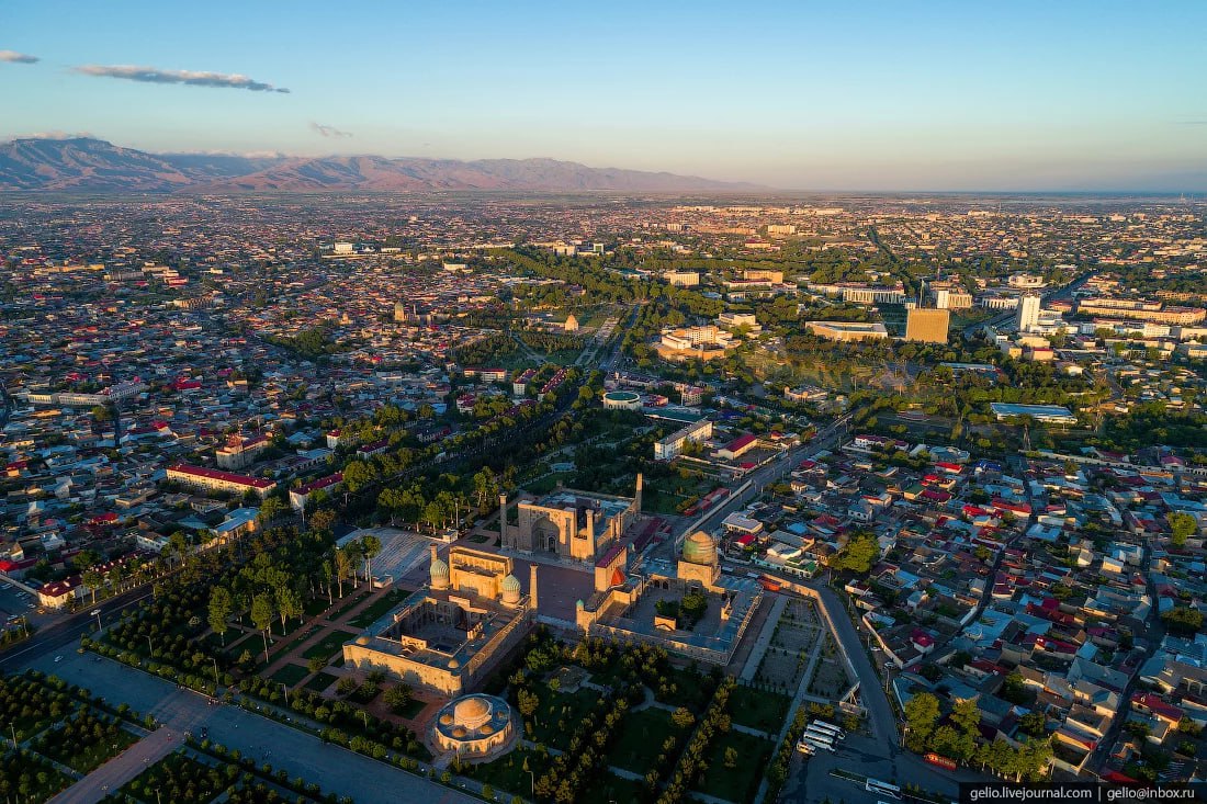 Самарканд прирастает новыми районами Закпалата Олий Мажлиса одобрила проект постановления об упразднении Самаркандского района Согласно ему в состав города Самарканда войдут части территорий Акдарьинского Пастдаргомского Тайлакского района и Самаркандского районов После изменений площадь Самарканда увеличится почти до 29 тыс гектаров а население до 882 тыс человек В городе появятся новое жилье туристические проекты зеленые зоны логистические центры парки и объекты сферы услуг