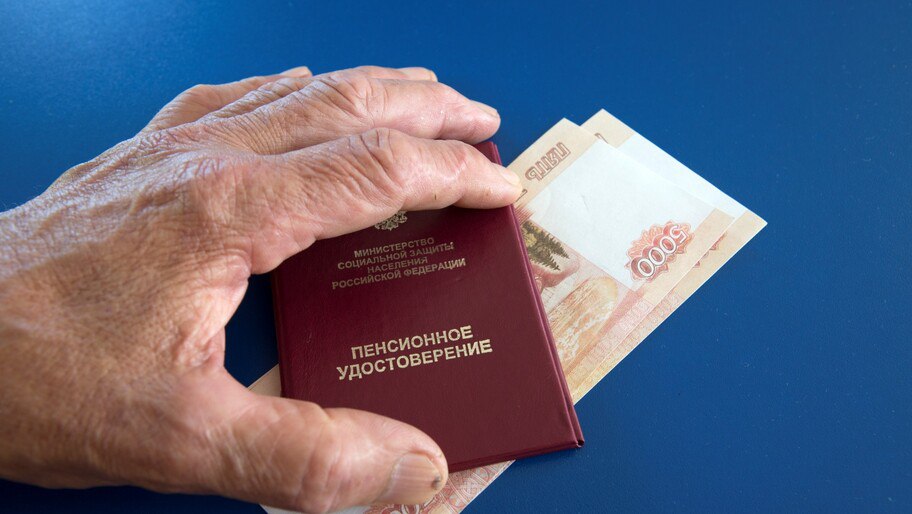 Свыше 6 млн пенсионеров получают доплату к пенсии до прожиточного уровня Более 6 миллионов российских пенсионеров получают доплату к пенсии до уровня прожиточного минимума пенсионера ПМП . Об этом пишет ТАСС со ссылкой на данные Социального фонда. По состоянию на 31 декабря 2024 года, численность пенсионеров, получающих доплаты к пенсии до уровня ПМП, составила 6,1 млн. Федеральные доплаты получают 2,9 млн россиян, региональные — 3,2 млн. Читать полностью , VK и ОК и читайте новости на нашем сайте