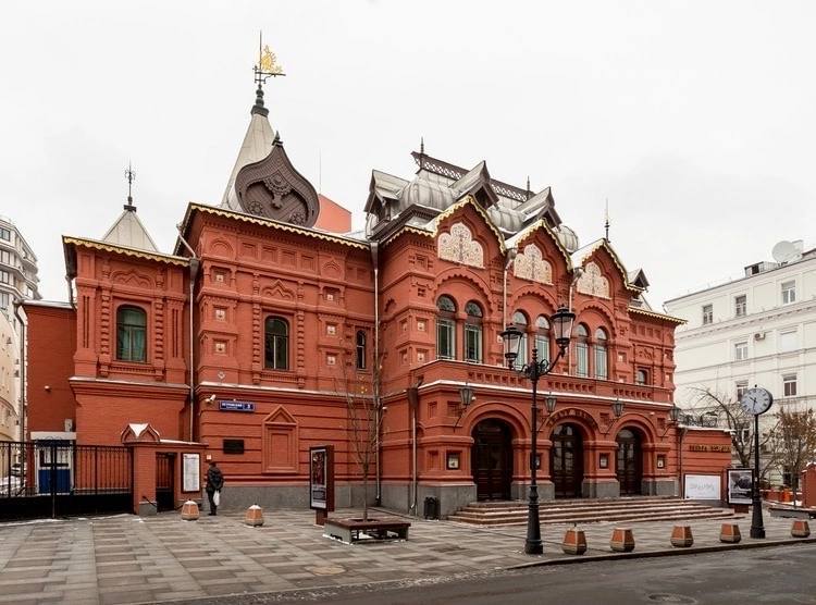 В Москве по адресу Петровский переулок, 3 располагается государственный театр Наций. Здание было построено в 1885 году на пожертвования благотворителей Бахрушиных, чтобы сохранить драматический театр Федора Адамовича Корша. Дом построили за 100 дней под руководством архитектора Чичагова. Спектакли здесь показывали по утрам и по вечерам. По пятницам проходили премьеры. В 1917 году театр превратили в товарищество артистов. В 1933 году его закрыли, а здание отдали МХАТу. Театр Наций был открыт в этом здании в 1993 году.