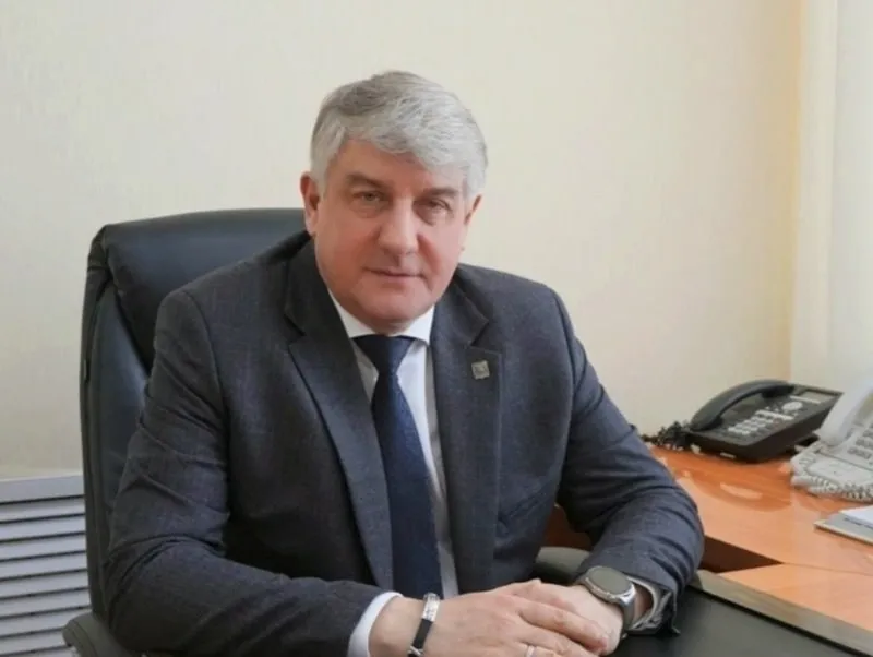 Врио главы Нововоронежа Юрия Черенкова задержали по обвинению в получении взятки в крупном размере Преступление чиновник совершил ещё в 2024 году когда занимал пост первого замглавы Павловского района Подробности нашем материале   vrn aif ru dontknows v chyom obvinyayut zaderzhannogo vrio glavy novovoronezha yuriya cherenkova aifvrn Мы в МАКС