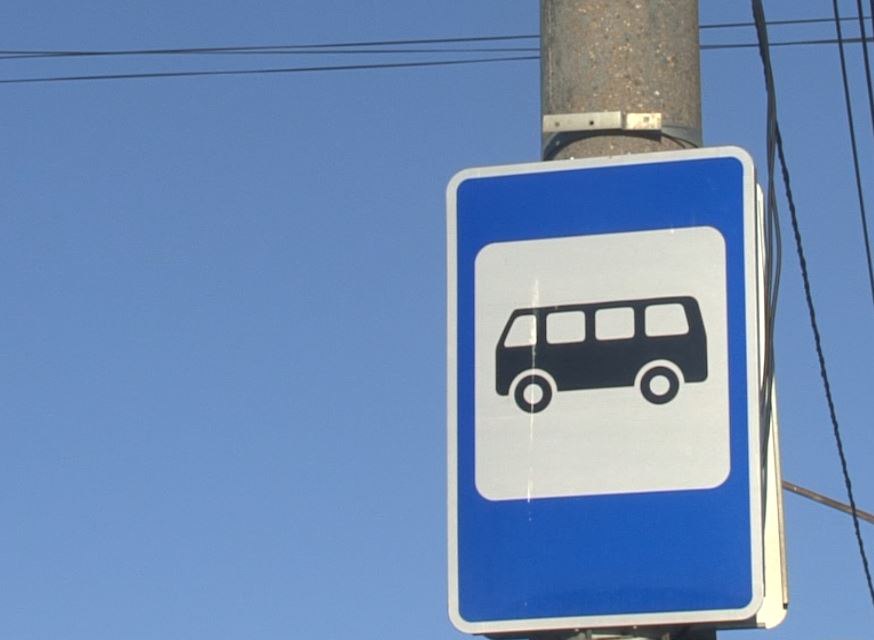 Выявлены нарушения в работе автобуса №209 в Ливенском районе. По обращениям жителей посёлка Набережный проведены проверки работы автобусного маршрута №209 «Ж/д вокзал – пос. Набережный». Рейды проводили со 2 по 11 июня. «Выявлены следующие нарушения: • отсутствие 1 транспортного средства - рейсы выполняет 1 автобус из 2 предусмотренных • зафиксированы случаи отправления автобуса значительно раньше утверждённого расписания на 20-30 минут » - сообщил «Организатор перевозок». Перевозчика предупредили, что невыполнение условий контракта может привести к его расторжению. Началась претензионная работа.