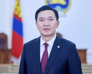 Председатель Великого Государственного Хурала ВГХ Монголии Ням Осорын Учрал побывает в России с официальным визитом 9 12 февраля Об этом сообщает ТАСС со ссылкой на пресс службу Хурала В рамках визита Ням Осорын Учрал встретится с председателем Государственной Думы Вячеславом Володиным и руководителем Совета Федерации Валентиной Матвиенко и обсудит развитие взаимодействия между законодательными органами двух стран Кроме того спикер ВГХ обговорит вопросы реализации временного торгового соглашения Монголии и Евразийского экономического союза ЕАЭС с председателем Коллегии Евразийской экономической комиссии Бакытжаном Сагинтаевым монголия россия mongoluls24