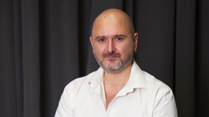 Георгий Зобов рассказал о важности участия бойцов СВО в программе «Герои Сахалина и Курил» Менее месяца осталось до старта региональной кадровой программы «Герои Сахалина и Курил». Островные бойцы прошли этапы онлайн-тестирования и собеседования, теперь ждут результатов от специалистов. Пока что эксперты из РАНХиГС отбирают лучших кандидатов, а уже 23 июня выбранные участники начнут обучение. По словам члена общественного совета региональной программы «Герои Сахалина и Курил» Георгия Зобова, данный проект дает военным возможность получить уникальный опыт и знания, найти свое призвание и сделать карьеру. Программа укрепит кадровый потенциал региона за счет появления новых высококлассных специалистов, именно они будут управлять Сахалинской областью и задавать курс ее развития. Помимо этого, Георгий Зобов выразил уважение каждому герою, который подал заявку на участие в кадровой программе. По его мнению, такие военнослужащие являются примером для подражания. ——— : Прислать нам новость: