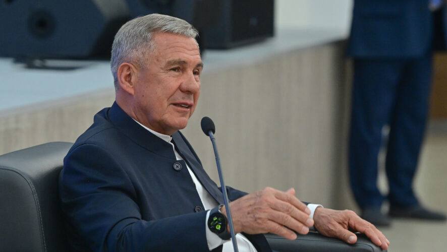 Минниханов потребовал разобраться с завышенными счетами за отопление Люди недоумевают почему счета за отопление выросли именно сейчас когда ноябрь выдался теплым Многие опасаются что с приходом настоящих морозов платить придется ещё больше Ситуация вызывает особенное беспокойство поскольку повышение тарифов не объясняется погодными условиями Раис республики Рустам Минниханов дал четкие указания Министерству строительства архитектуры и ЖКХ Госкомитету по тарифам Госжилинспекции и управляющим компаниям Он потребовал обеспечить быстрый перерасчет платежей если будут обнаружены ошибки KazanFirst в бот