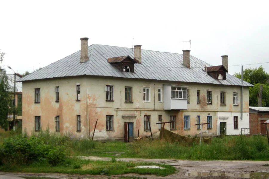 Прокуратура в Бахчисарае требует признать дом аварийным Прокуратурой Бахчисарайского района с привлечением специалистов региональной инспекции по жилищному надзору проведено обследование жилого дома блокированной застройки на улице Зои Космодемьянской в городе Бахчисарае Установлены признаки непригодности жилого дома для дальнейшего проживания Вместе с тем органом местного самоуправления меры направленные на признание многоквартирного дома аварийным не принимаются Учитывая изложенное прокуратура в адрес администрации города Бахчисарая внесла представление