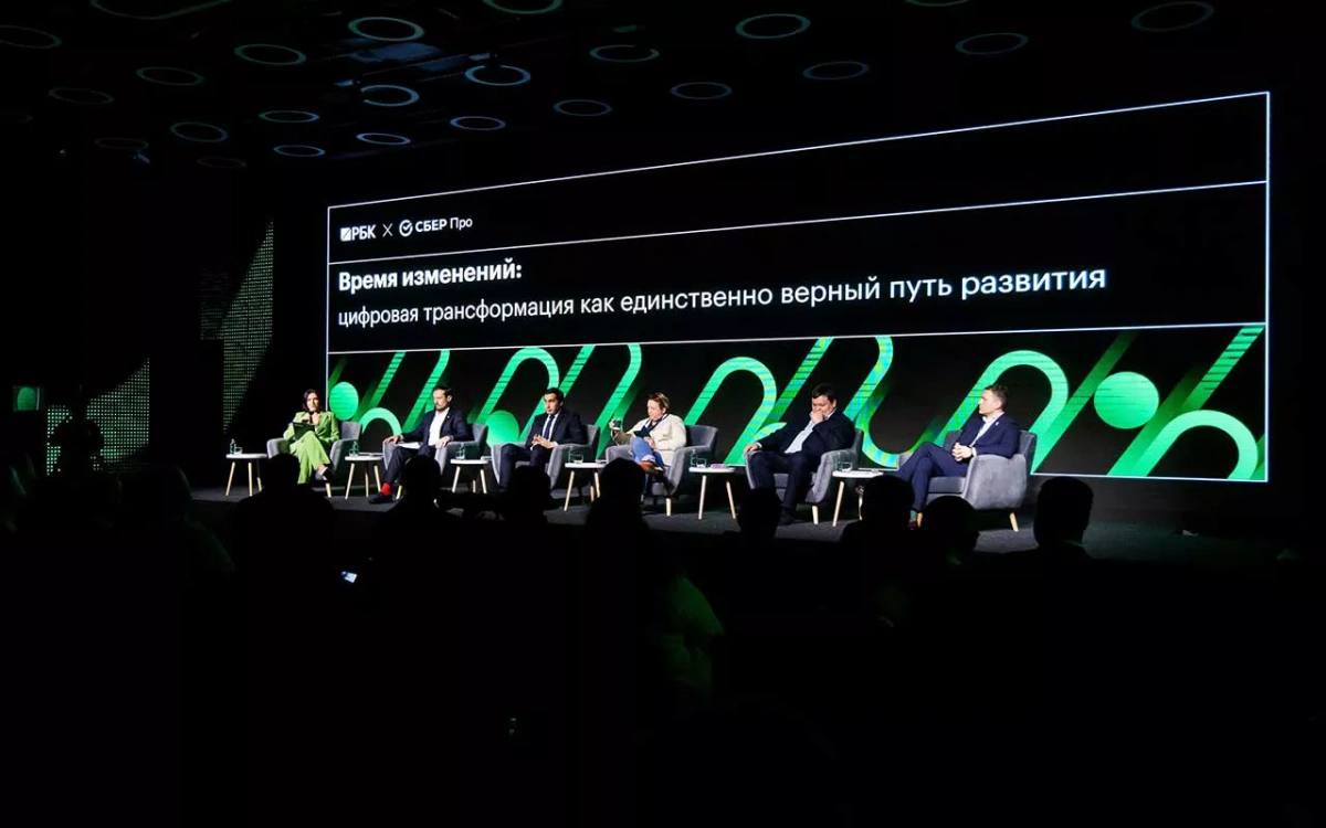 31 октября в Центре событий РБК пройдет форум РБК Tech посвященный цифровому и инновационному развитию России На мероприятии обсудят риски и перспективы внедрения передовых технологий в российский бизнес Эксперты рассмотрят как B2B решения становятся драйвером роста компаний формируя будущее рынка и задавая новые стандарты эффективности Среди ключевых тем форума эволюция технологических вендоров развитие промышленной безопасности противодействие кибермошенничеству и роль государства в поддержке инноваций Среди приглашенных экспертов Валерий Ермаков Ростелеком Сергей Крылов Сбербанк Александр Костин Х5 Tech Андрей Евдокимов Байкал Электроникс Олег Конорев Билайн Подробнее о программе форума на сайте РБК Events 18