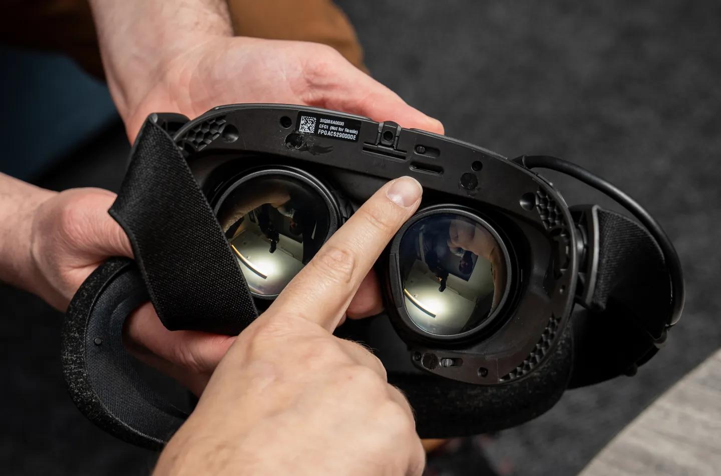 Valve превратит карты microSD в новые игровые картриджи Все новые гаджеты Valve такие как Steam Deck Steam Machine и Steam Frame работают под управлением SteamOS и имеют слоты для карт microSD Игры хранящиеся на microSD будут запускаться на любом из этих устройств Это позволит мгновенно запускать большинство игр без повторных загрузок переставляя карту между разными устройствами The Verge новости iphonesru