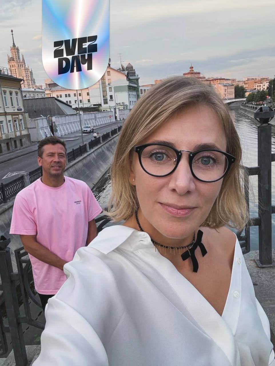 Жена Андрея Мерзликина прокомментировала их развод Актер прожил вместе с Анной 20 лет. Сегодня жена артиста развеяла слухи об изменах мужа и впервые прокомментировала расставание: «Друзья, подробностей не будет! Хочу сказать лишь одно — Андрей честный и порядочный мужчина. Не надо придумывать то, чего не было. Спасибо всем, кто с уважением относится к нашей личной жизни!» У пары четверо детей — сыновья Федор и Макар и дочери Серафима и Евдокия. Подписаться на «Звездач»
