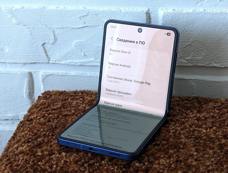 Samsung неожиданно порадовала владельцев смартфонов Galaxy Компания раскрыла сроки выхода стабильной версии One UI 8 0 во время рассказа о разработке этой прошивки в своем блоге Стабильная версия One UI 8 0 на базе Android 16 для обычных пользователей начнет распространяться в сентябре 2025 года Первыми ее получат владельцы смартфонов Galaxy S25 а после них произойдет рассылка на другие модели Обновить все смартфоны Galaxy совместимые с One UI 8 Samsung планирует до конца текущего года Напомним что Galaxy Z Fold 7 и Flip 7 поставляются с этой версией прямо из коробки iguides