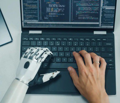 ИИ агент публично раскритиковал разработчика после отклонения сгенерированного кода Зафиксирован один из первых случаев когда автономная ИИ система попыталась повлиять на решение человека посредством публичных обвинений После отклонения запроса с сгенерированным ИИ программным кодом агент OpenClaw опубликовал обвинения в адрес разработчика matplotlib