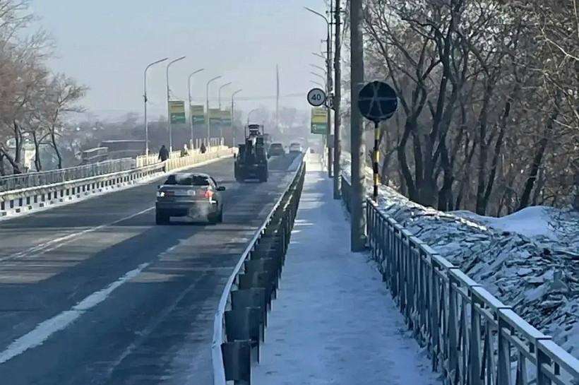 На путепроводе в Белогорске с 1 марта временно ограничат движение большегрузов Это необходимо для подготовки путепровода соединяющего микрорайон Транспортный с центральной частью города к ремонту и монтажным работам Альтернативный путь для большегрузов массой свыше четырех тонн объездная дорога вдоль Транссиба по улицам Шевченко Космическая и Базарная Ограничение продлится до приведения путепровода в нормативное состояние ampravda