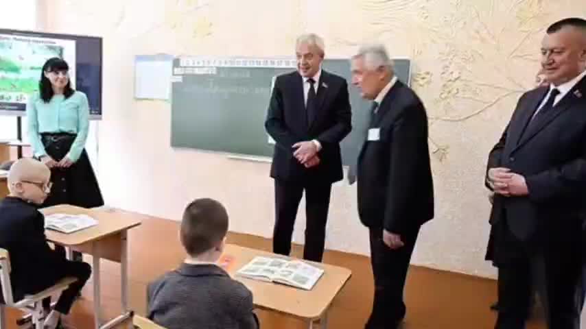 Лукашенко поздравил детей с Днем защиты детей, подчеркивая их важность для будущего страны