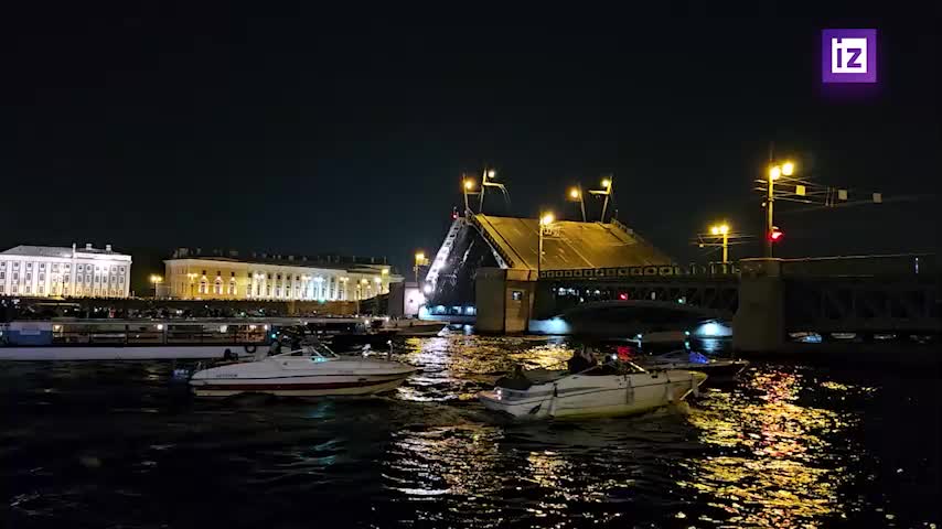 На Дворцовом мосту установлена Свеча памяти в честь жертв блокады Ленинграда