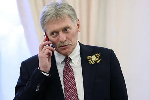 Россия не вмешивается в происходящие в Армении события, поскольку это внутренние дела страны. Об этом заявил пресс-секретарь президента РФ Дмитрий Песков в интервью журналисту Павлу Зарубину. "Армения - очень близкая нам страна. Давайте не забывать, что несколько миллионов армян - граждане Российской Федерации, которые с болью смотрят на эти события. Многие, конечно, не приемлют то, как это происходит. Поэтому да, мы наблюдаем, но это внутреннее дело Армении", - сказал представитель Кремля.