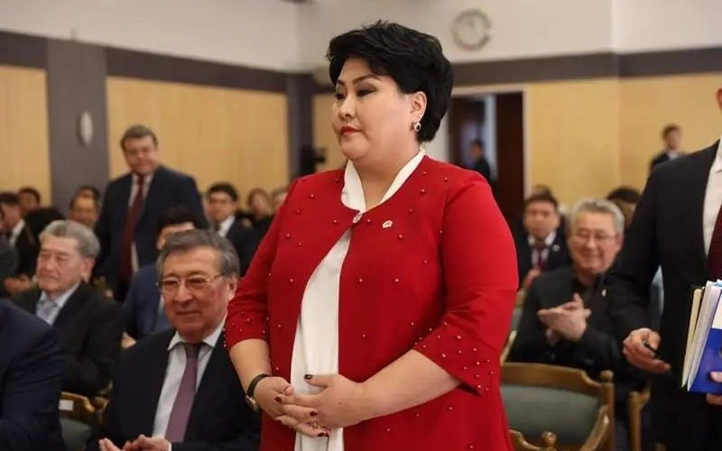 Бакытгуль Хаменова на свободе В суде разъяснили ситуацию В соцсетях распространились кадры на которых экс депутат Мажилиса и экс замакима Атырауской области присутствует на официальном мероприятии в качестве почетного гостя В областном суде напомнили что у экс депутата Мажилиса и экс замакима Атырауской области действует отсрочка исполнения наказания сроком на три года Контекст Хаменова была приговорена к 7 годам лишения свободы за получение взятки но суд отсрочил исполнение наказания в 2022 году из за наличия у неё двух малолетних детей kazinform news