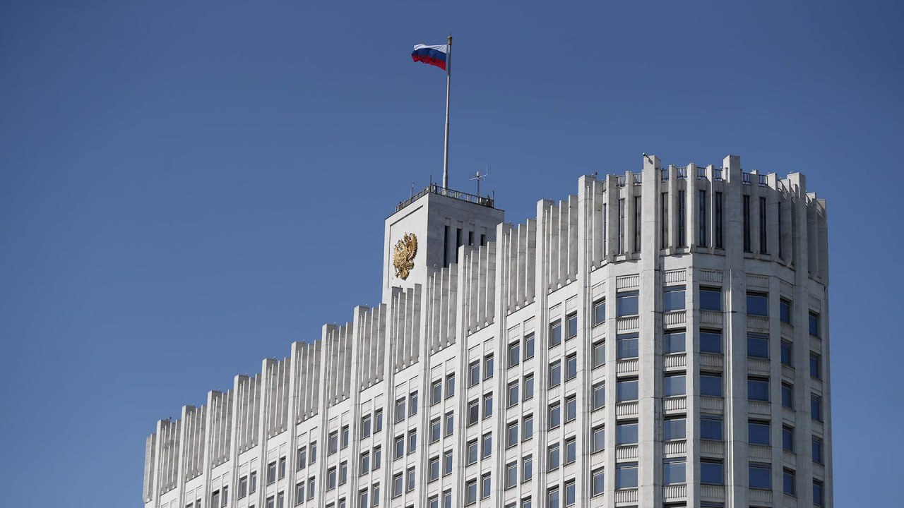 В новых субъектах РФ с 1 мая индивидуальные предприниматели, имеющие работников, обязаны применять ККТ В целях плавного перехода на применение ККТ в новых регионах России были предусмотрены разные сроки для отдельных категорий налогоплательщиков. В настоящее время успешно пройдены первые два этапа, налогоплательщики - организации зарегистрировали кассы, которые они активно применяют при осуществлении расчетов. Налоговые органы Луганской и Донецкой Народных Республик, Запорожской и Херсонской областей рекомендуют налогоплательщикам оставшихся четырёх групп перейти на применение ККТ в установленные сроки. Регистрируйте контрольно-кассовую технику своевременно и используйте ее преимущества в полном объеме.