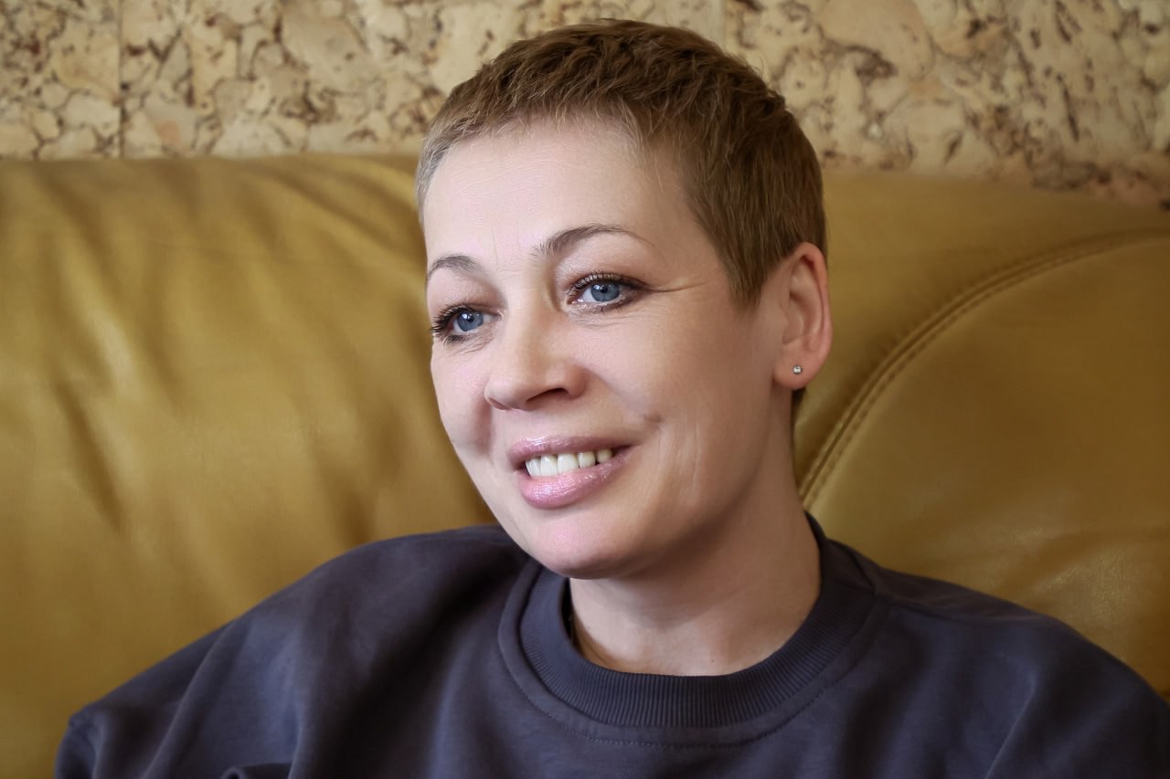 В апреле известная актриса и педагог Марина Орёл провела в Красноярске первый тур вступительных прослушиваний абитуриентов в ГИТИС.  Журналист Gornovosti Дмитрий Попугин поговорил с ней о перспективных ребятах, современном поколении театралов, музыкальном фильме «Похитители книг», а также о новейших технологиях, которые могут заменить артистов в кинолентах.  Фото: Дмитрий Шабалин
