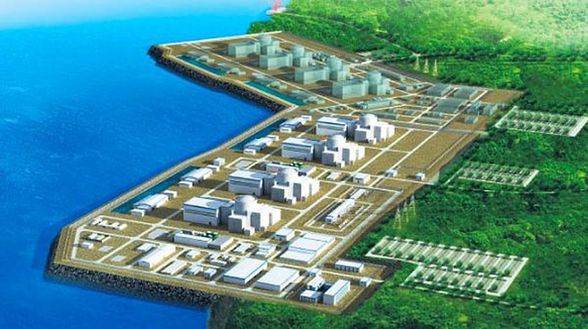 Трамп выторговал у Эрдогана атомную сделку США являются фаворитом на роль партнера Турции при строительстве второй в стране АЭС По данным турецкого издания Ekonomim президент Дональд Трамп сообщил Тайипу Эрдогану о желании получить этот проект Шансы Росатома могли снизиться из за проблем при строительстве АЭС Аккую первой в истории Турции атомной электростанции Санкции заблокировали поставку оборудования Siemens а проблемы с финансовыми транзакциями стали одной из причин забастовок рабочих оставшихся без зарплат Строительство второй АЭС позволит турецким потребителям сэкономить на импорте газа в том числе из России По данным Ember благодаря развитию ВИЭ доля газовой генерации в Турции снизилась с 46 5 в 2010 году до 18 5 в 2020 geonrgru YouTube sponsr ru