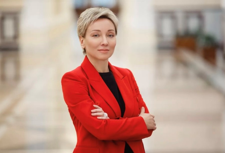 ВТБ трансформирует розничный бизнес в 2026 году В следующем году ВТБ намерен трансформировать свой розничный бизнес Банк выстроит свои отношения с клиентами с акцентом на персонализацию цифровые сервисы и выгоду от партнерских проектов Об этом в преддверии 16 го Инвестиционного форума ВТБ РОССИЯ ЗОВЕТ заявила первый заместитель президента председателя правления ВТБ Ольга Скоробогатова Мы намерены трансформировать нашу бизнес модель сделав ее более персональной с акцентом на конкретные потребности клиента Второй фокус это цифровые сервисы от полного обновления нашего онлайн банка до расширения направлений для международных переводов Кроме того мы будем активнее развивать партнерские проекты Клиенты ВТБ будут чувствовать преимущества не только классического банкинга но и выгоду от нашего сотрудничества с крупнейшими компаниями России отметила Ольга Скоробогатова   kuzzbas ru news finance 77681 html