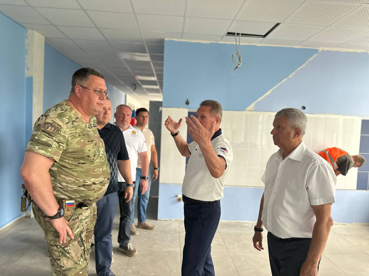 Заместитель Министра строительства и жилищно-коммунального хозяйства РФ Валерий Владимирович Леонов посетил подшефные Пензенской области территории в Запорожской области.   Доложил Валерию Владимировичу о выполнении плана восстановительных работ на 2025 год и начале подготовки проектной документации на 2026 год.  Вместе посетили строительную площадку школы № 12 в Токмаке. Готовность объекта высокая, риски нарушения графика выполнения работ отсутствуют.  Спасибо Валерию Владимировичу и команде Минстроя России за поддержку и содействие в решении наших инициатив по улучшению качества жизни в Токмакском и Пологовском  муниципальных округах!
