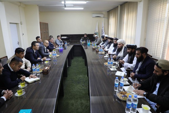 Узбекистан и Афганистан обсуждают экспорт мяса и новые агропроекты Заместитель министра сельского хозяйства орошения и животноводства Исламского Эмирата Афганистан Мавлави Садразам Усмани провёл встречу с заместителем министра сельского хозяйства и животноводства Узбекистана Джамшидом Абдузокировым и сопровождающей его делегацией   English O zbek tilida Ўзбек тилида На русском iOS Android