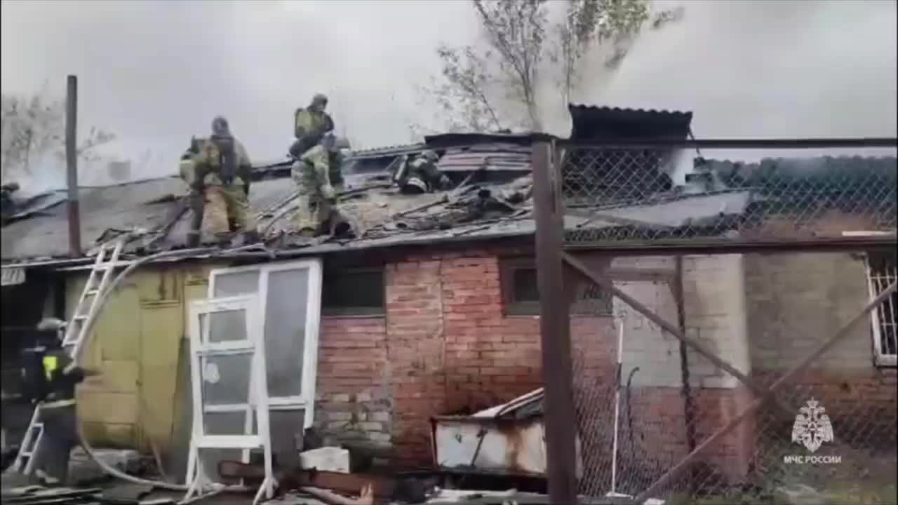 Пожар в цехе по производству окон в Ростове ликвидирован