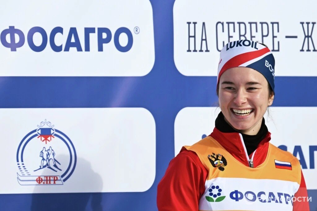 Непряева завоевала квоту для участия в Олимпиаде в спринте Победительницей квалификации спринта свободным стилем стала шведка Йонна Сундлинг с результатом 2 минуты 38 59 секунды 2 норвежка Матильда Мирвольд отставание 1 97 секунды 3 шведка Майя Дальквист 2 37 Дарья отстала от лидера на 9 67 секунды и не смогла выйти в 1 4 финала гонки показав время за пределами тридцатки Однако квоту россиянка все равно получила Подписывайтесь на РИА Новости Спорт в MAX
