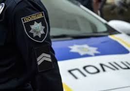 В Одесской области полицейский сбежал за границу оставив свою жену в машине сообщают местные паблики По их данным вчера на трассе Одесса Рени у пункта пропуска Паланка полицейский из Запорожской области внезапно остановился выбежал из авто и перебежал границу с Молдовой В машине осталась его жена которая заявила что они ехали в Измаил выбирать квартиру и о намерении мужа сбежать она ничего не знала НАШИ РЕСУРСЫ Telegram YouTube RUTUBE