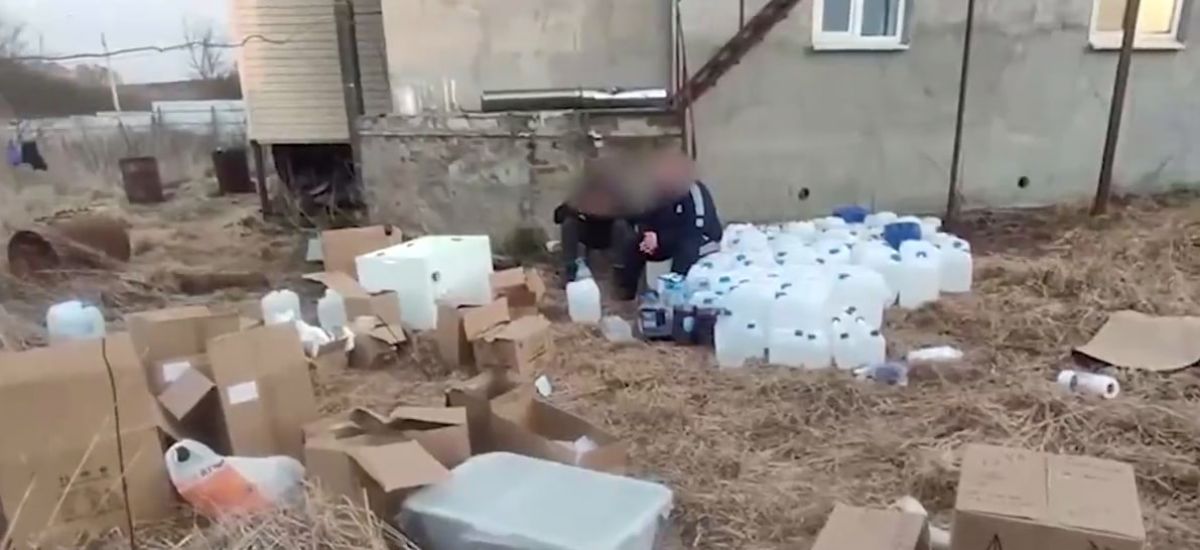 В Казначеево Алексинского района силовики накрыли нарколабораторию Под Алексином спецслужба обнаружила подпольную нарколабораторию. Ее организатором выступила «этническая группировка» - среди сообщников были россияне и гражданин Армении. ↗ Прислать новость Подписаться