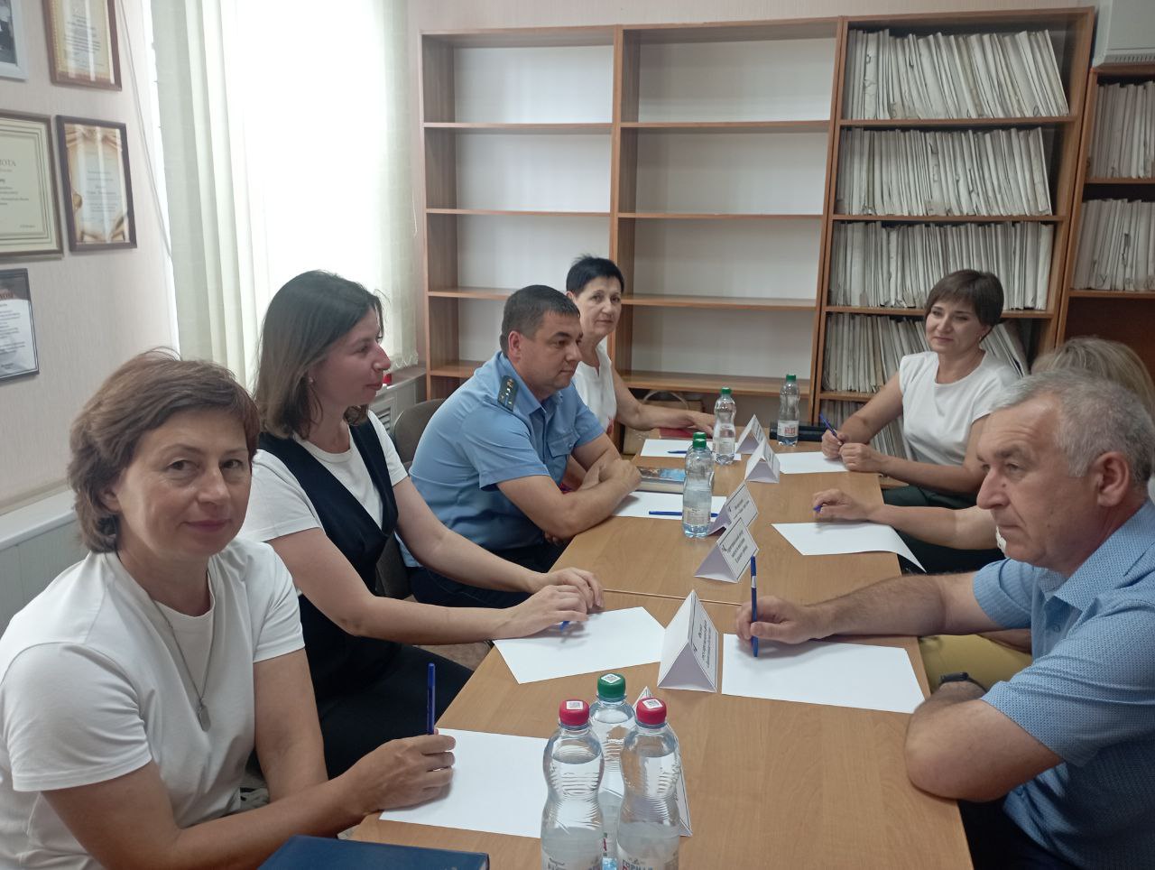 11 июля, впервые на базе центра социальной защиты населения по Еланскому району, была проведена единая семейная приемная в рамках недели правовой помощи. В течение всего дня специалисты 9 ведущих учреждений района центра социальной защиты, центра социального обслуживания, учреждений здравоохранения, образования, службы судебных приставов, центра занятости, ЗАГСА, Социального фонда России и другие консультировали жителей Еланского района по профильным вопросам. В день проведения единой семейной приемной обратилось 23 семьи 28 человек .