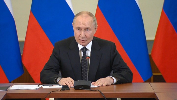 В Кремле не исключают возможность встречи Путина и Уиткоффа на этой неделе  Представитель Кремля прокомментировал вопрос, есть ли подтверждения, что на этой неделе состоится встреча Путина и Уиткоффа.  "Мы не исключаем возможность проведения такой встречи", – подчеркнул представитель Кремля.