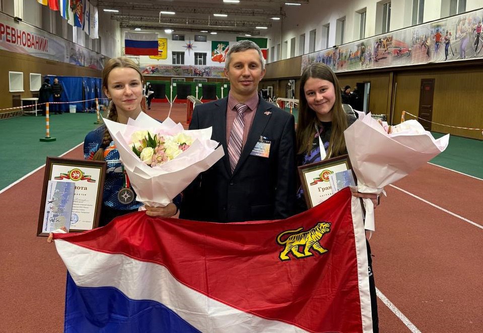 Владивостокская атлетка взяла серебро на всероссийских соревнованиях по пожарно спасательному спорту Состязания Кубок Премьер министра Республики Татарстан прошли в Казани Воспитанница муниципальной спортивной школы Старт Ксения Чеботарева завоевала серебряную медаль в дисциплине Полоса препятствий среди юниорок 17 18 лет Эти соревнования стали важным этапом подготовки к Кубку России который пройдет в Уфе через три недели СпортВладивостока Читайте наши новости в MAX