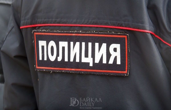 В  Заиграевском районе Бурятии супруги украли деньги у 83-летнего старика.  Мужчина, проникшись доверием к аферистам, пустил их в дом под предлогом помощи по хозяйству. А украденные 10 500 рублей парочка тут же пропила