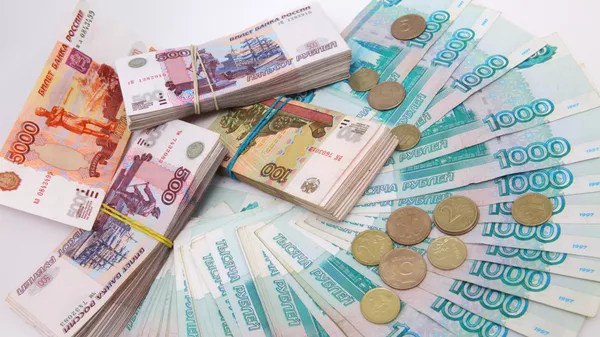 Банк России в период 2026 2028 годов планирует разработать и выпустить модернизированные банкноты номиналом 500 50 и 10 рублей в обновленном дизайне и с улучшенными защитными характеристиками следует из материала Основные направления развития наличного денежного обращения на 2026 2030 годы